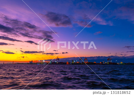 大阪港のマジックアワー 131818652