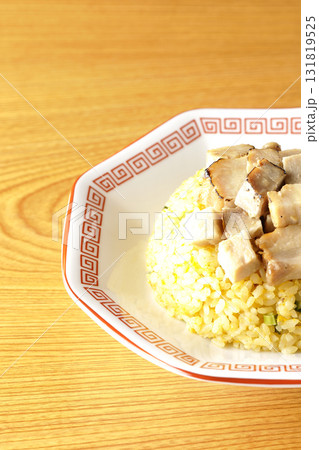角切りチャーシュー乗せ玉子チャーハン 角切りチャーシュー乗せ玉子チャーハン 131819525