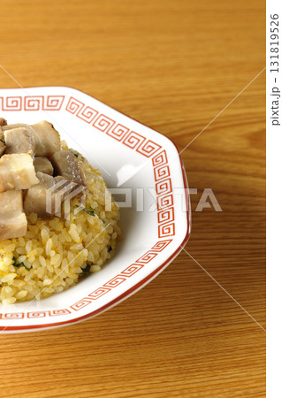 角切りチャーシュー乗せ玉子チャーハン 131819526