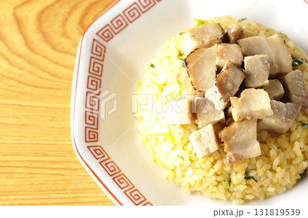 角切りチャーシュー乗せ玉子チャーハン 131819539