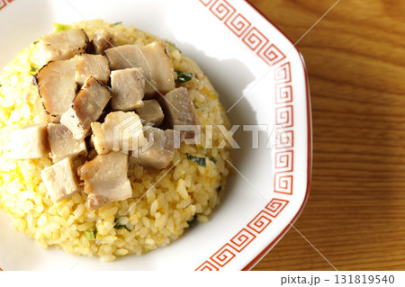 角切りチャーシュー乗せ玉子チャーハン 角切りチャーシュー乗せ玉子チャーハン 131819540