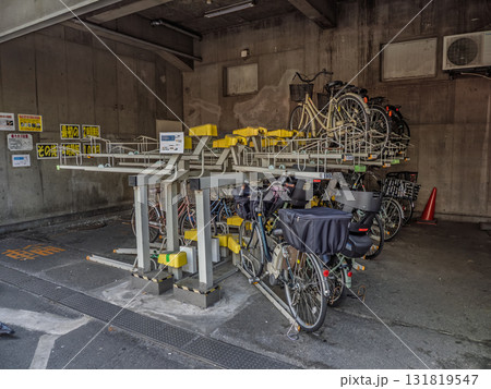 商業施設に設置された無人管理の有料駐輪場 商業施設に設置された無人管理の有料駐輪場 131819547