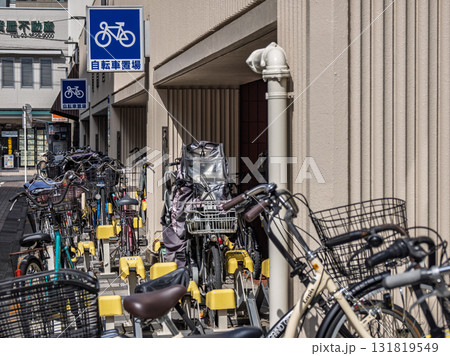 商業施設に設置された無人管理の有料駐輪場 131819549