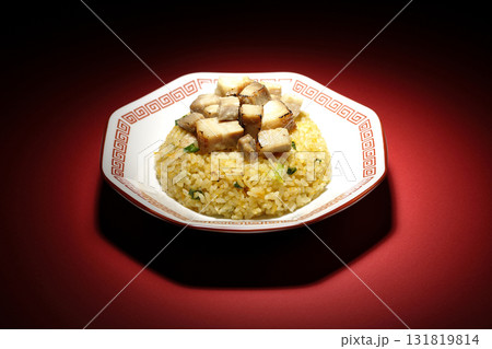 角切りチャーシュー乗せ玉子チャーハン 131819814