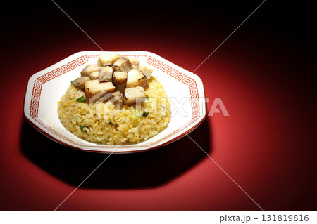 角切りチャーシュー乗せ玉子チャーハン 角切りチャーシュー乗せ玉子チャーハン 131819816