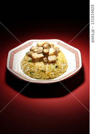 角切りチャーシュー乗せ玉子チャーハン 131819828