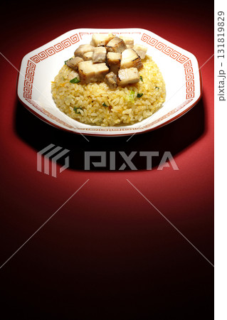 角切りチャーシュー乗せ玉子チャーハン 角切りチャーシュー乗せ玉子チャーハン 131819829