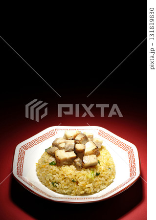 角切りチャーシュー乗せ玉子チャーハン 角切りチャーシュー乗せ玉子チャーハン 131819830
