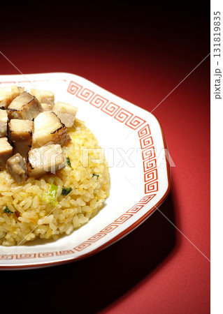 角切りチャーシュー乗せ玉子チャーハン 131819835