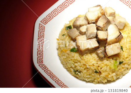 角切りチャーシュー乗せ玉子チャーハン 131819840