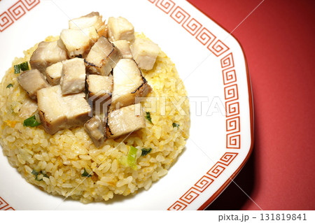 角切りチャーシュー乗せ玉子チャーハン 角切りチャーシュー乗せ玉子チャーハン 131819841