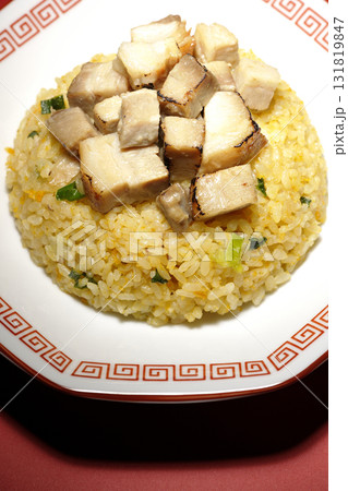 角切りチャーシュー乗せ玉子チャーハン 角切りチャーシュー乗せ玉子チャーハン 131819847