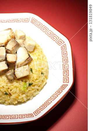 角切りチャーシュー乗せ玉子チャーハン 131819849