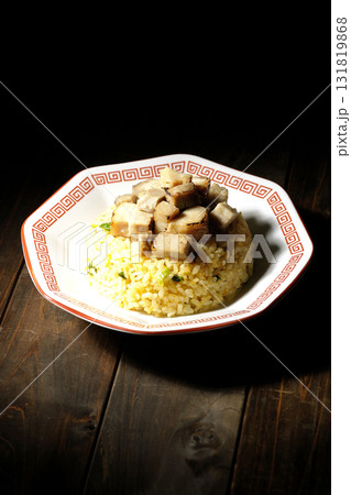 角切りチャーシュー乗せ玉子チャーハン 角切りチャーシュー乗せ玉子チャーハン 131819868