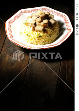 角切りチャーシュー乗せ玉子チャーハン 131819875