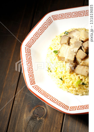 角切りチャーシュー乗せ玉子チャーハン 131819885