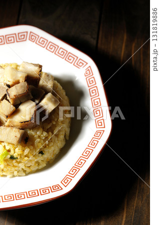 角切りチャーシュー乗せ玉子チャーハン 131819886