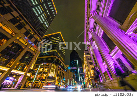 日本の東京都市景観　日本橋・室町二丁目。コレド室町1と…3や三井住友信託銀行、三越。奥は日本橋一丁目 131820038