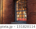 レンガ造りの建物の窓 131820114