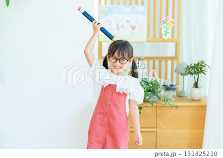 女の子の勉強イメージ 131825210