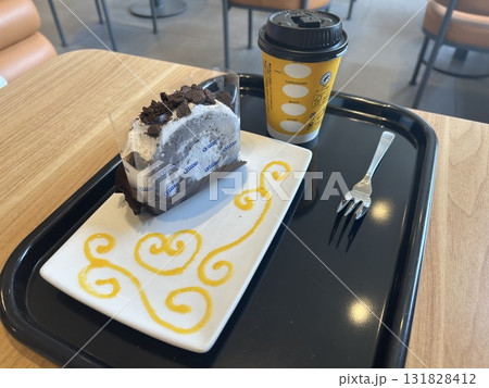 ロールケーキ オレオクッキー マックカフェ マクドナルド ロールケーキ オレオクッキー マックカフェ マクドナルド 131828412