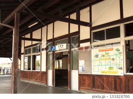 初代神武天皇を祀る橿原神宮の最寄り駅で参拝される皇族の為に設置された貴賓室が残る「畝傍駅」 初代神武天皇を祀る橿原神宮の最寄り駅で参拝される皇族の為に設置された貴賓室が残る「畝傍駅」 131828700