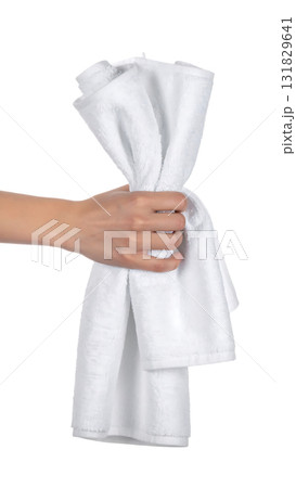 握りしめたタオルの瞬間にこもる力強さとリアルな質感｜背景なし・透過PNG 131829641