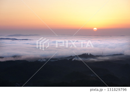 日の出と雲海483 131829796