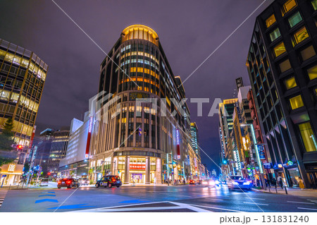 日本の東京都市景観10月10日。「三越前駅」前の日本橋三越や日本橋北詰の交差点などを望む 131831240