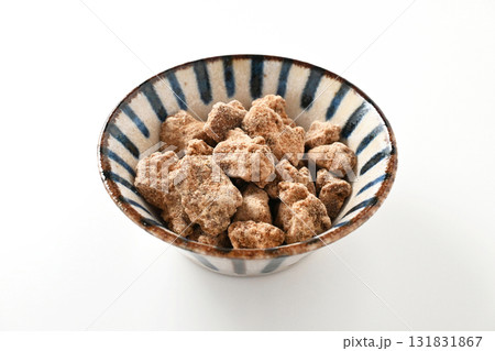 沖縄県産サトウキビから作られた加工黒糖 131831867