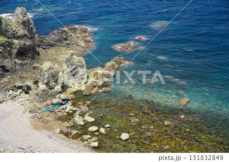夏の竜飛岬 竜飛崎階段遊歩道から海岸を臨む 夏の竜飛岬 竜飛崎階段遊歩道から海岸を臨む 131832849