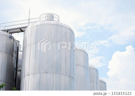 ビール工場のタンク ビール工場のタンク 131833122