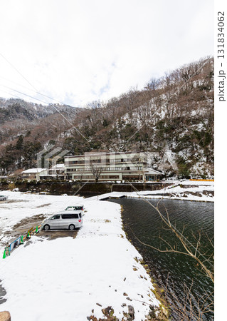 冬化粧した湯原温泉街 131834062