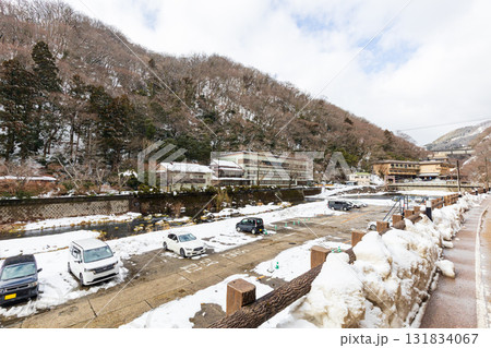 冬化粧した湯原温泉街 冬化粧した湯原温泉街 131834067