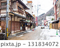 冬化粧した湯原温泉街 131834072