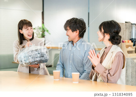 会議で出される仕出し弁当・福利厚生・ケータリング・デリバリー・社員食堂・社内カフェ・食事委託 131834095