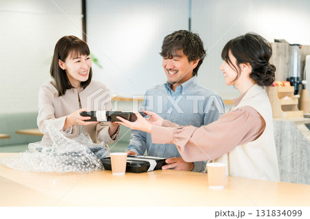 会議で出される仕出し弁当・福利厚生・ケータリング・デリバリー・社員食堂・社内カフェ・食事委託 131834099