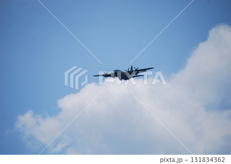 大空を飛ぶ自衛隊輸送機 大空を飛ぶ自衛隊輸送機 131834362