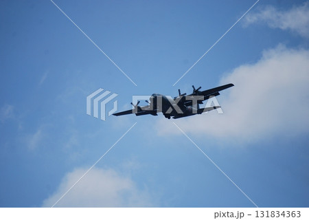大空を飛ぶ自衛隊輸送機 大空を飛ぶ自衛隊輸送機 131834363