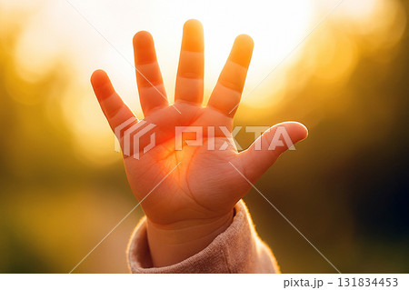 手のひらを太陽に透かしてみれば 131834453