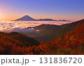 富士の雲海と紅葉 131836720