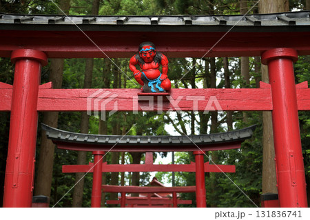 青森県五所川原市　鳥居の鬼コ　稲荷神社  131836741