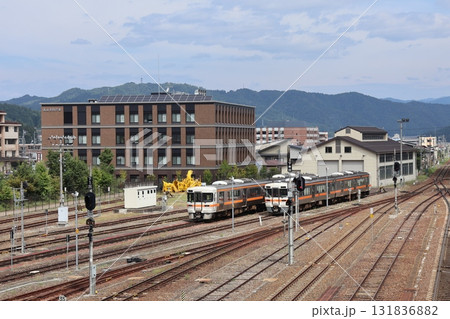 高山駅の留置線に停車するR高山本線の列車 高山駅の留置線に停車するR高山本線の列車 131836882