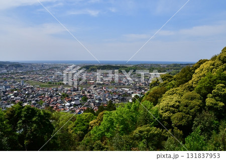 七尾城039 本丸から望む益田市街 131837953