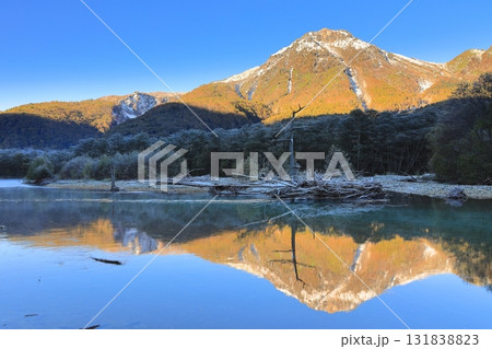 上高地の大正池と焼岳 上高地の大正池と焼岳 131838823