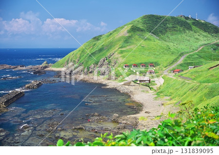 夏の竜飛岬　日本海側の龍飛崎シーサイドパーク 131839095
