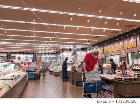 10月・食品売り場 10月・食品売り場 131839820