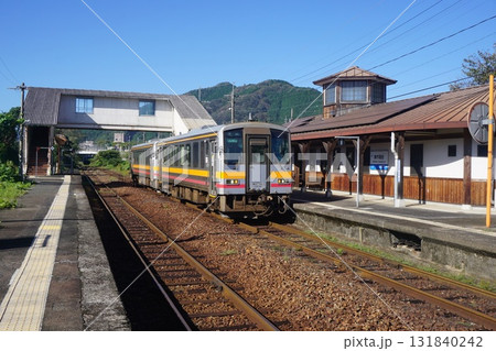 JR姫新線のレトロな駅「美作落合駅」駅舎 JR姫新線のレトロな駅「美作落合駅」駅舎 131840242
