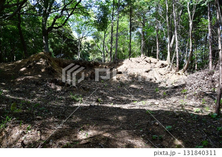 七尾城085 曲輪内、土塁、登山道 131840311