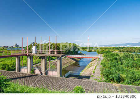 淀川の排水設備　黒田川ポンプ場淀樋門　大阪府枚方市 131840800